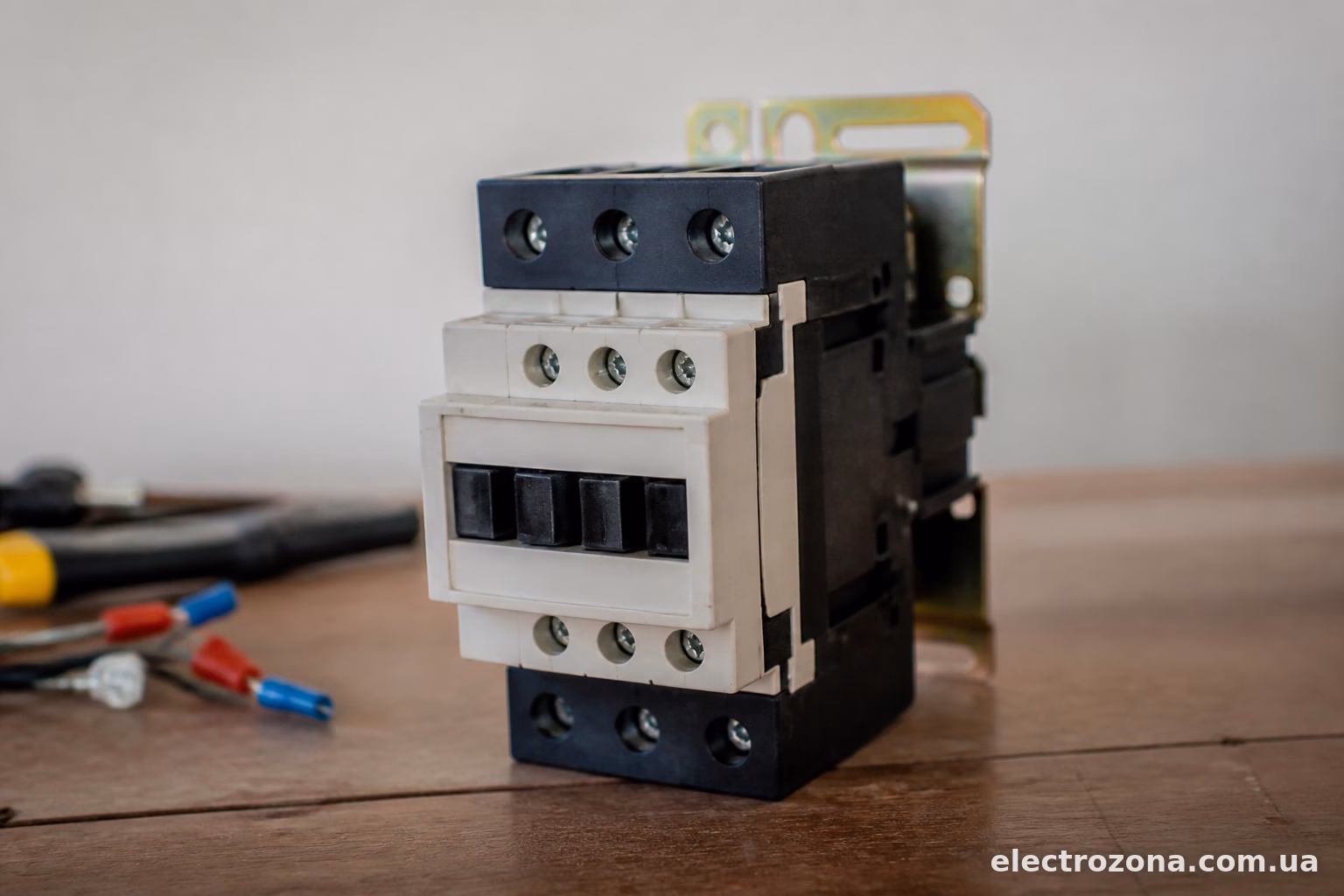 Schneider Electric LC1D25: схема підключення контактора